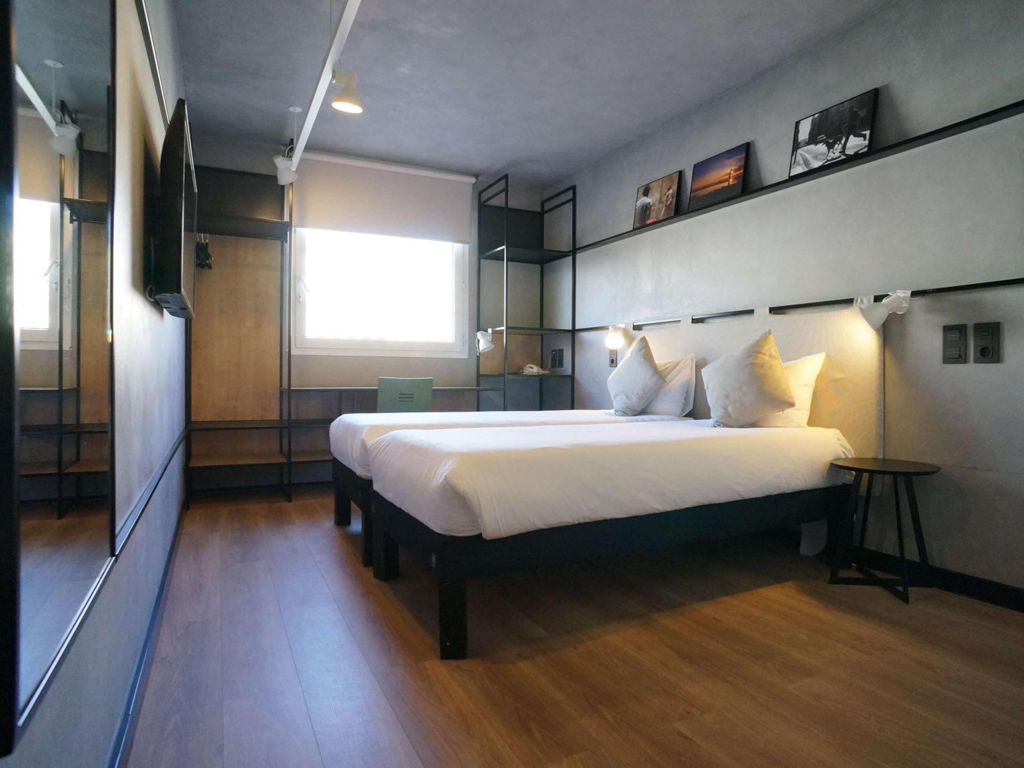 Отель Ibis Montmelo Гранольерс Экстерьер фото